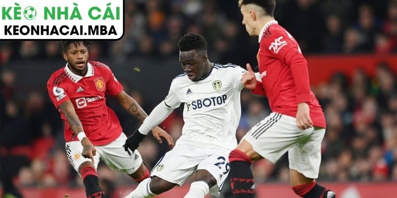MU - Leeds United (02:00 14/04): Sụp đổ sớm hiệp 1, thẻ đỏ bước ngoặt và màn vùng dậy muộn (Ngoại hạng Anh) 2 Hiệp 1 ác mộng của MU và cú đúp của Okafor