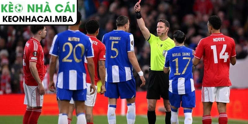 Nottingham Forest vs Porto: Bước ngoặt từ chiếc thẻ đỏ (Europa League) 2 Thẻ đỏ sớm làm thay đổi hoàn toàn cục diện trận Nottingham Forest vs Porto