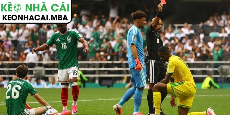 Trận khai mạc World Cup nóng bỏng với tới 3 tấm thẻ đỏ
