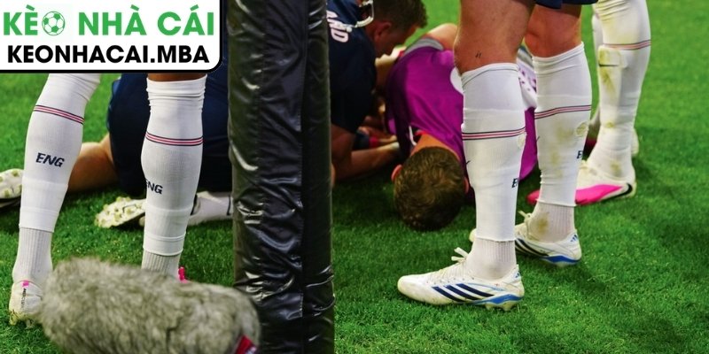 Sao tuyển Anh nhập viện sau khi giành vé vào Tứ Kết World Cup 3 Phản ứng từ ban huấn luyện và giới chuyên môn quốc tế